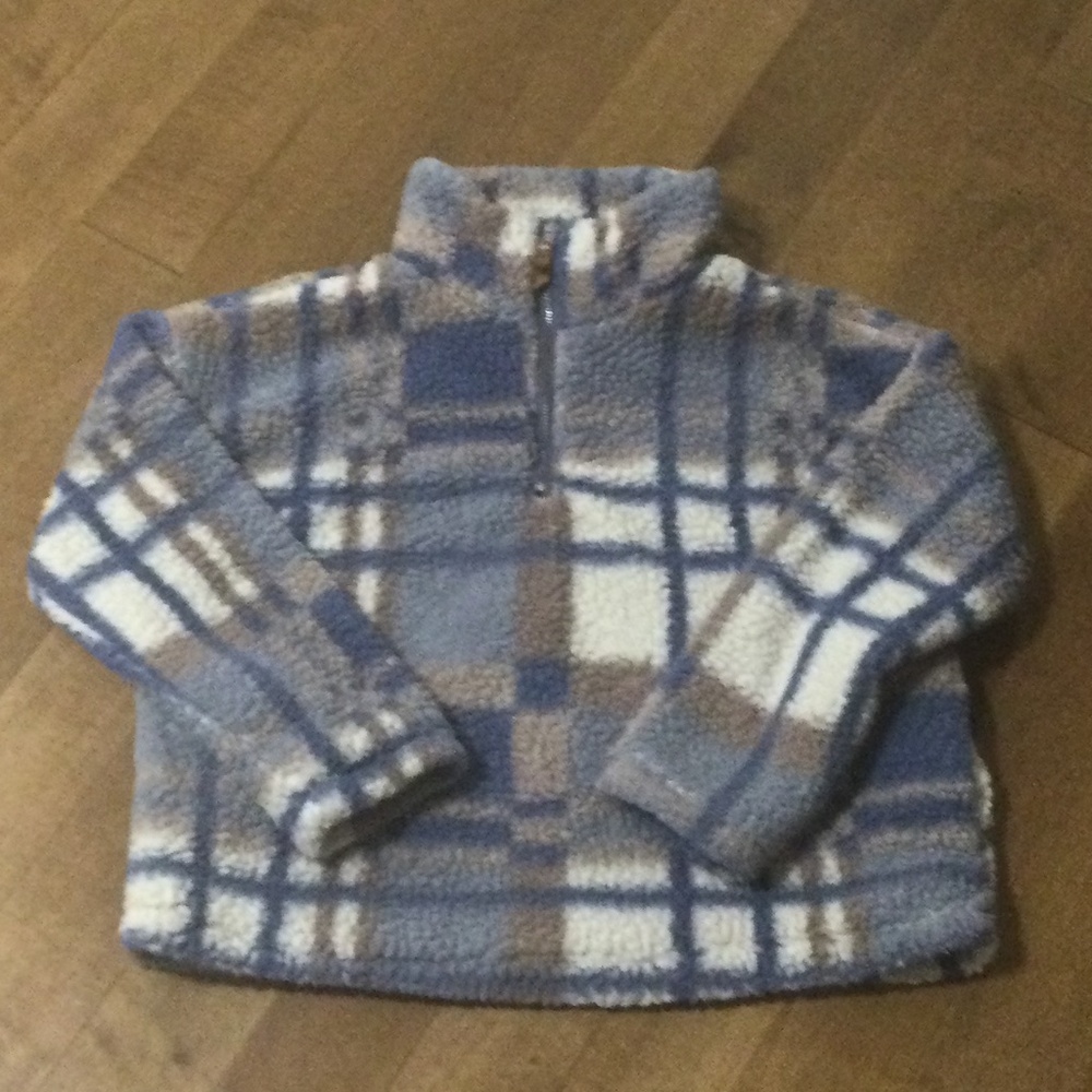 Cropped fluffy sweater